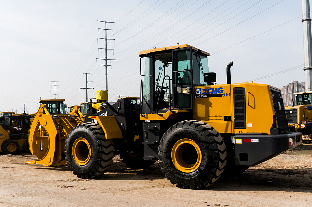 Фронтальный погрузчик LW550RU