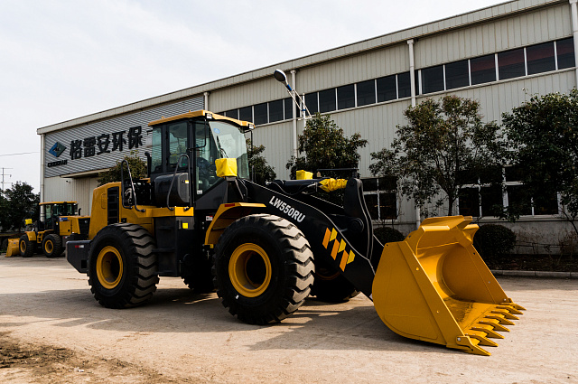 Фронтальный погрузчик LW550RU