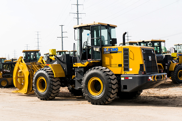 Фронтальный погрузчик LW550RU