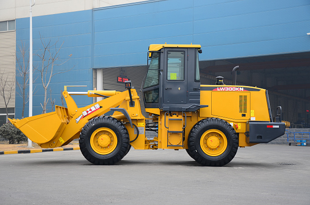 Фронтальный погрузчик LW300KN