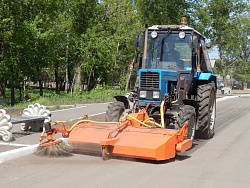 Щетка с бункером ЩФС 2.0 (ГУ) система полива на 500 л