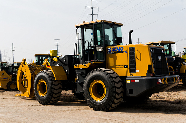 Фронтальный погрузчик LW550RU