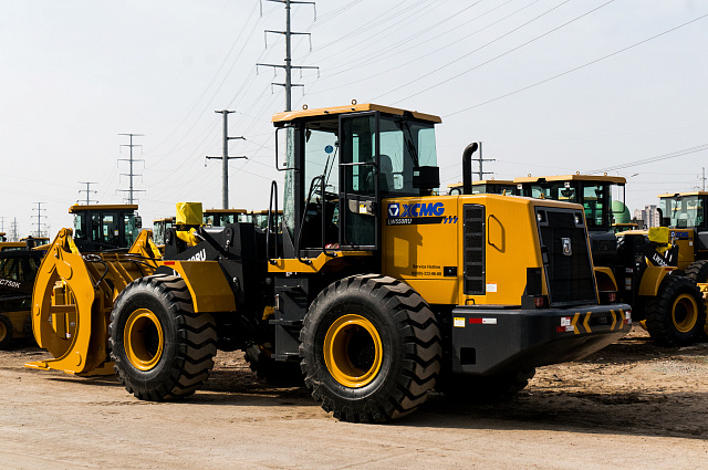 Фронтальный погрузчик LW550RU