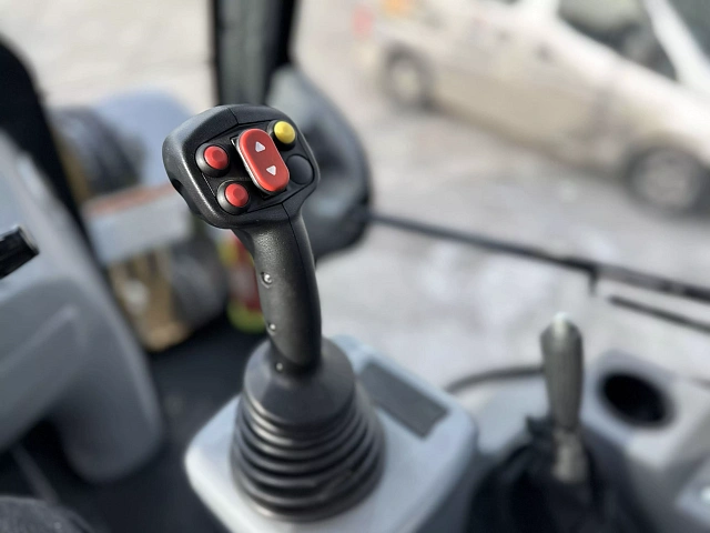 Экскаватор-погрузчик Knack Wesson CX4