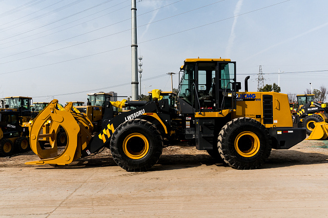 Фронтальный погрузчик LW550RU