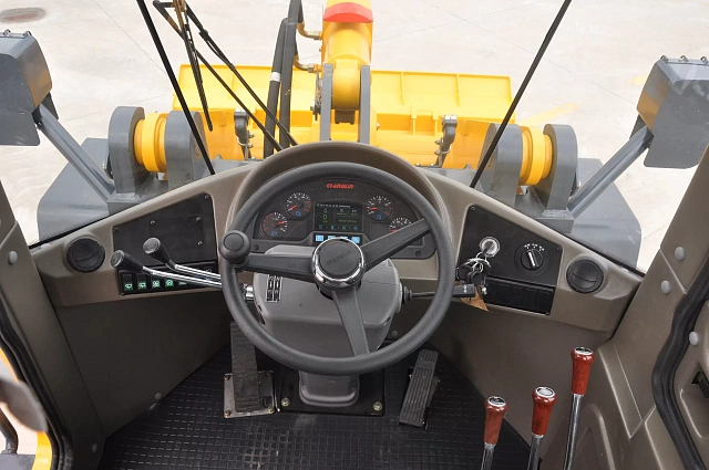 Фронтальный погрузчик Beezone 937H