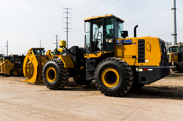 Фронтальный погрузчик LW550RU