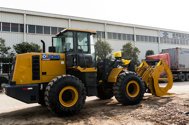Фронтальный погрузчик LW550RU